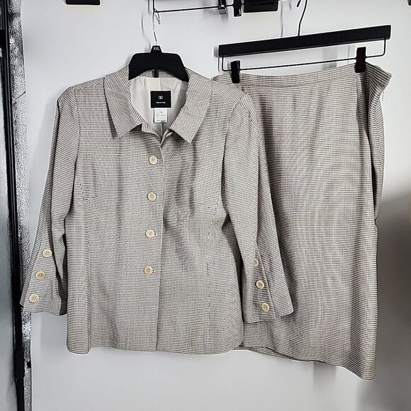 DD Collection 2 Piece Suit Skirt Jacket Size 10/12 Large Womens Lined Wool Italy - Picture 1 of 11